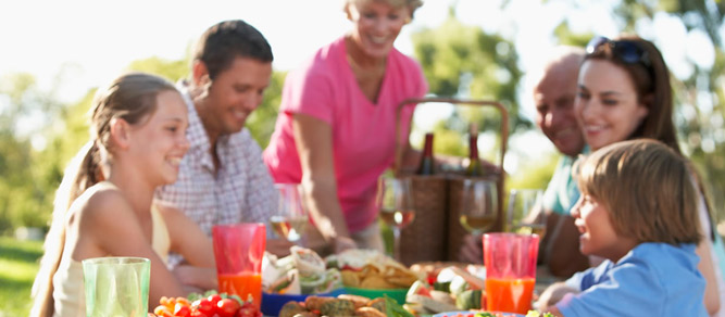 mesas plegables y banco, disfruta al aire libre
